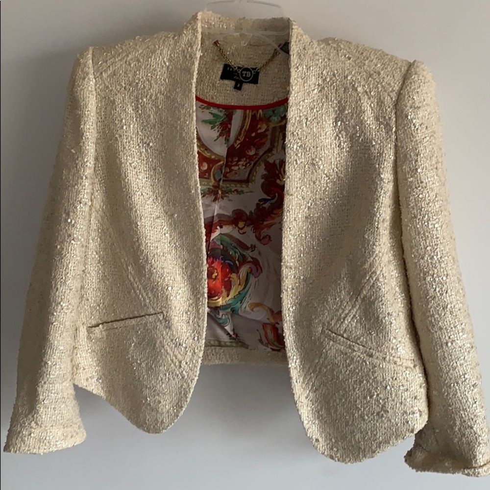 Gorgeous cream cropped blazer w/ gold sheen